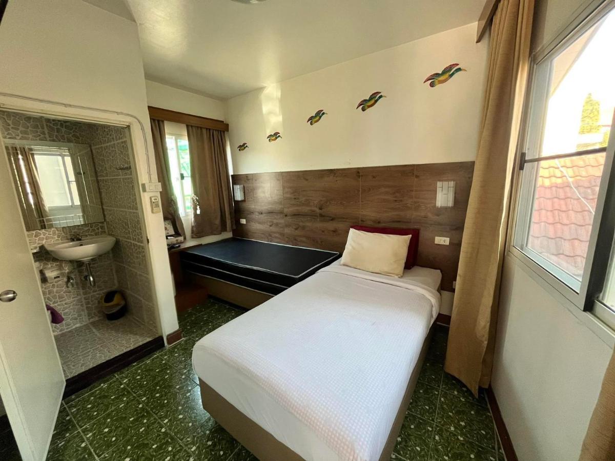 Baan Rachaya Apartment Chiang Mai Bagian luar foto