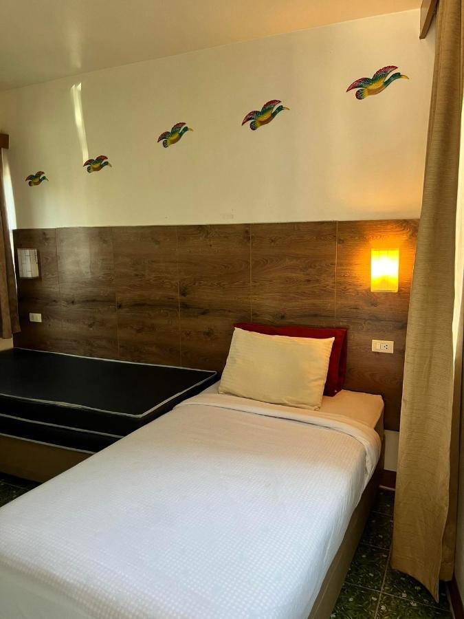 Baan Rachaya Apartment Chiang Mai Bagian luar foto