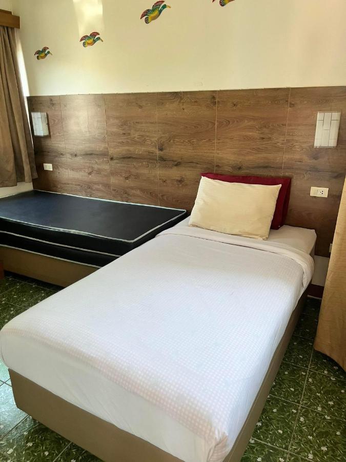 Baan Rachaya Apartment Chiang Mai Bagian luar foto